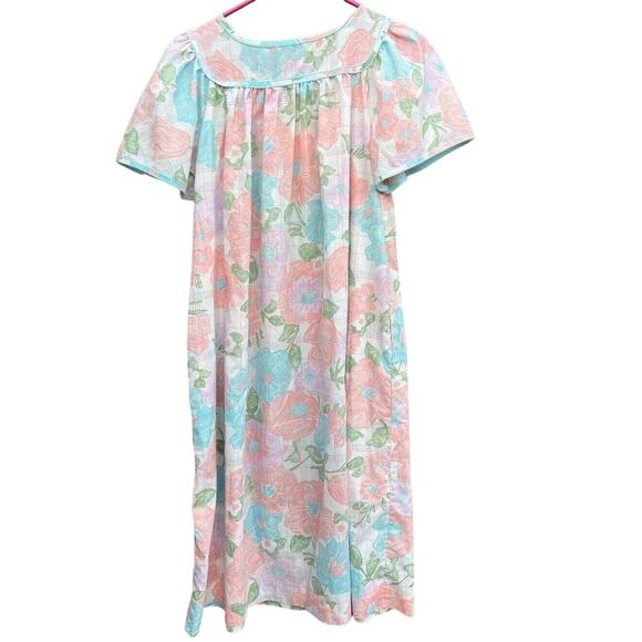 Vintage Pastel Floral Nightgown Size Medium Button Up Models Coat - Picture 2 of 6